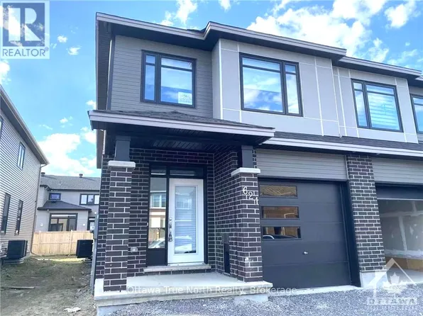 621 Taliesin Cres, Ottawa, ON K2S 2W5