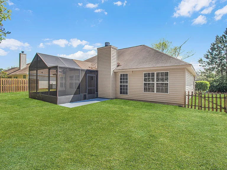 132 Pampas Dr — Photo 38