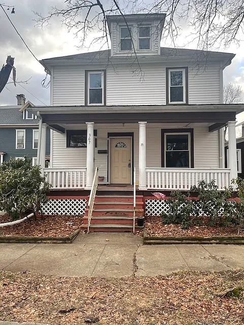 307 Race St