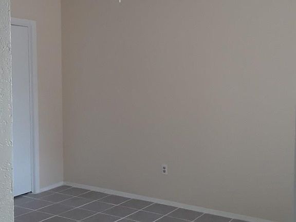 4th image of 2306 Mariposa Ln