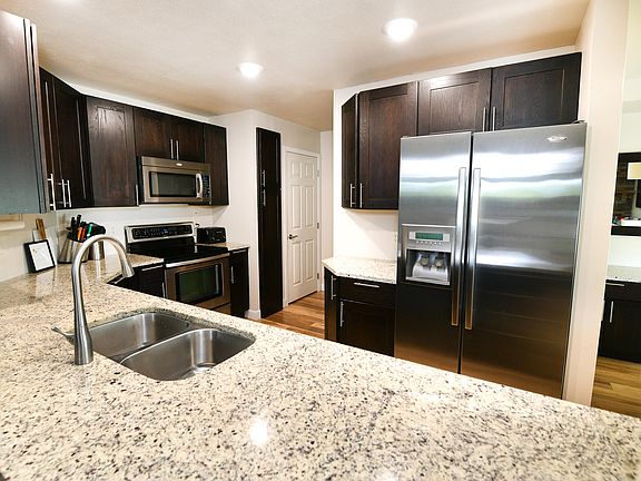 3rd image of 2243 Knightsbridge Ct