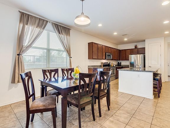 5th image of 380 E Vicenza Dr