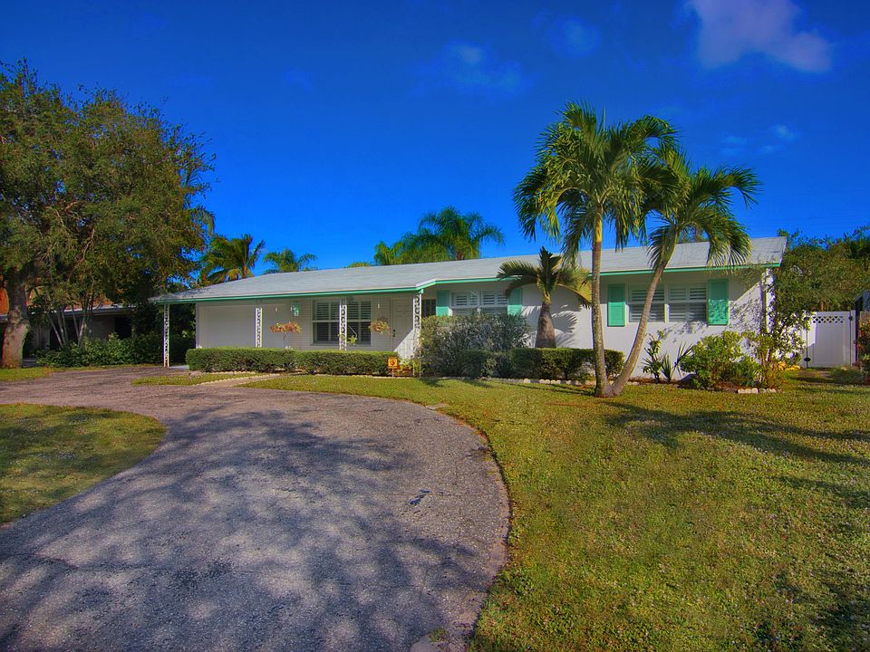 1st image of 19296 Country Club Dr