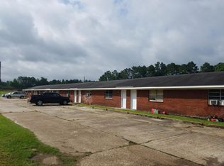2282 University Pkwy APT 9, Leesville, LA 71446