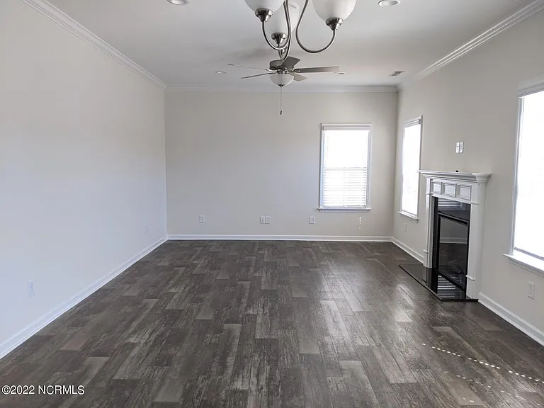 325 Sequoia Dr — Photo 5