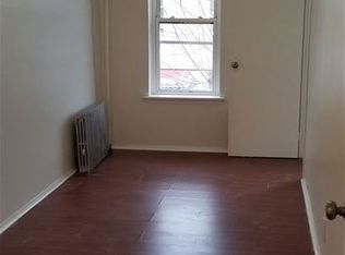 6721 Central Ave, Glendale, NY 11385