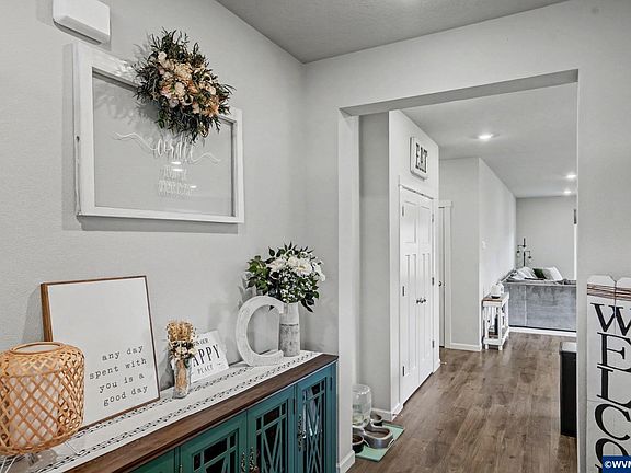 5th image of 215 Walnut St