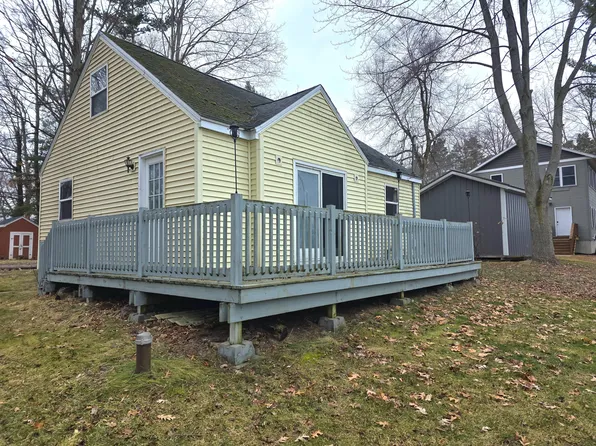 2744 Cottage Dr, Orleans, MI 48865