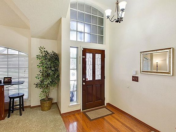 Light filled foyer and Tandem formals with high ceilings and elegant windows.