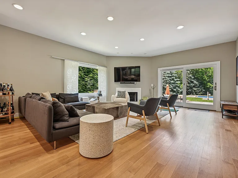 63 E Cedar St — Photo 12