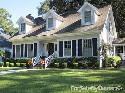 VIEW FROM STREET
						:
						FRIENDLY 1 STEET NEIGHBORHOOD WITH VIEW OF MARSH