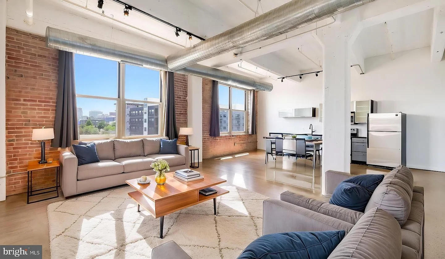 1 bed, 1.5 bath, 1075 sqft, $2,600 — Photo 1