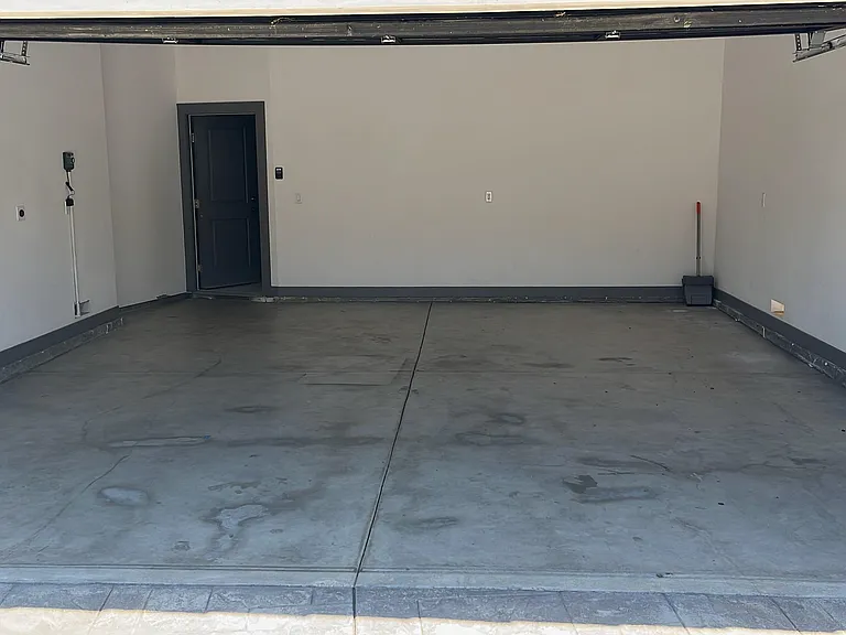 Manzanita Dr — Photo 18
