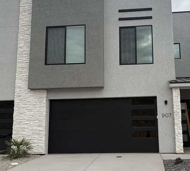 907 S Willow Dr — Photo 1