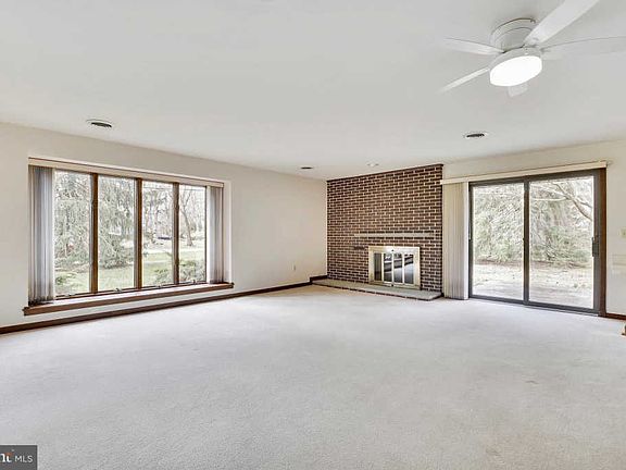 3rd image of 2914 Southaven Dr