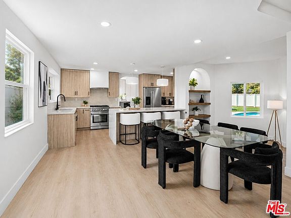 4th image of 4151 W 63rd St