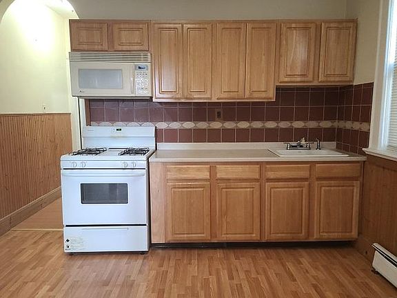 3rd image of 14 Pershing Pl APT 1
