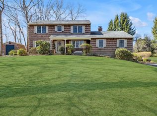 12 Gull Hill Dr, Northport, NY 11768