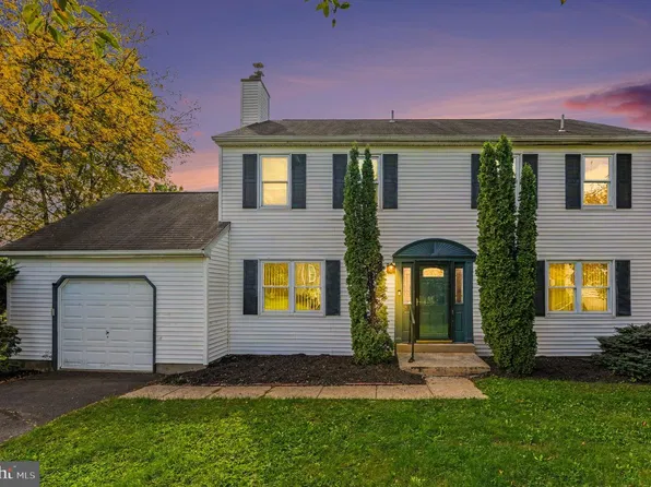 308 Hampton Cir, Gilbertsville, PA 19525