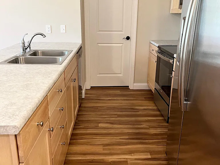 394 Main St #EIGHT — Photo 11