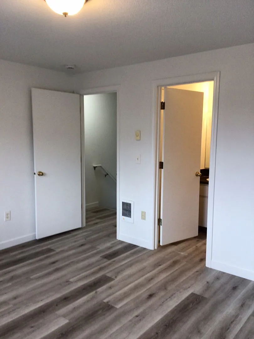 Washougal 2 Bedroom Townhome — Photo 4