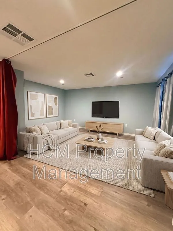 3 bed, 2.5 bath, 1950 sqft, $4,200 — Photo 4