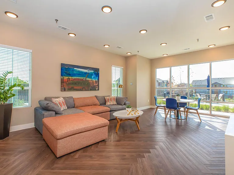 McKinney Falls Apartments — Photo 6