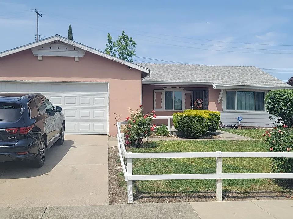7631 Sweetbrier Way