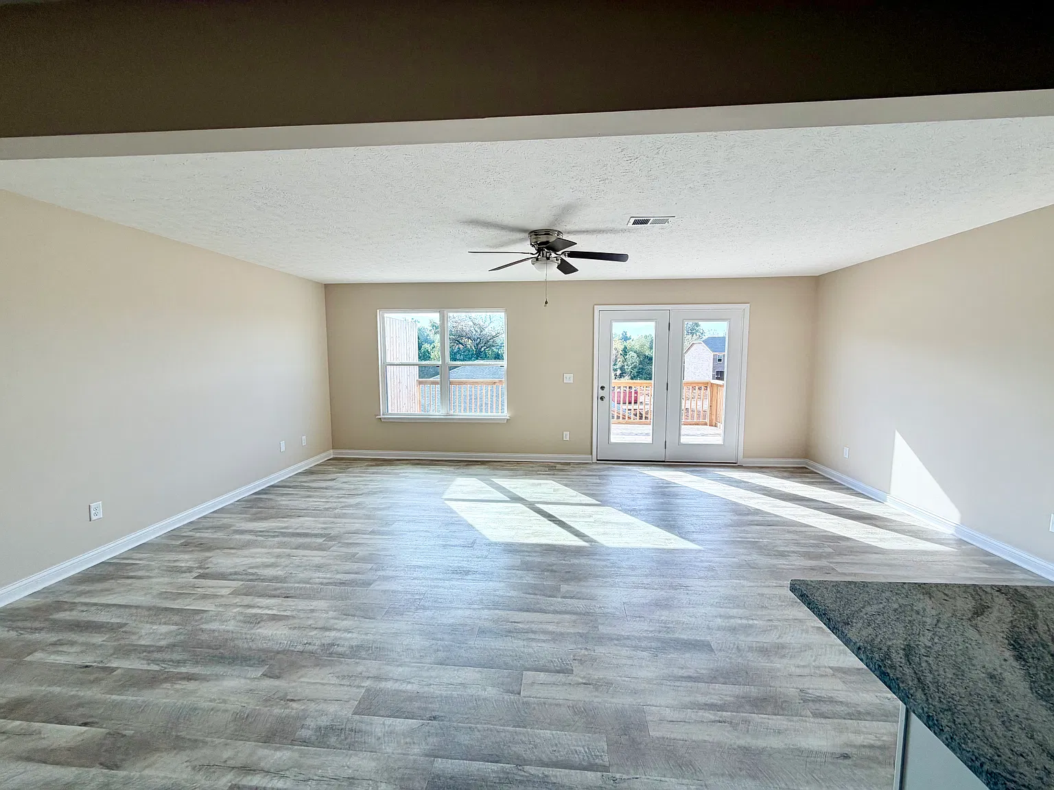 3 bed, 2.5 bath, 2000 sqft, $1,950 — Photo 4