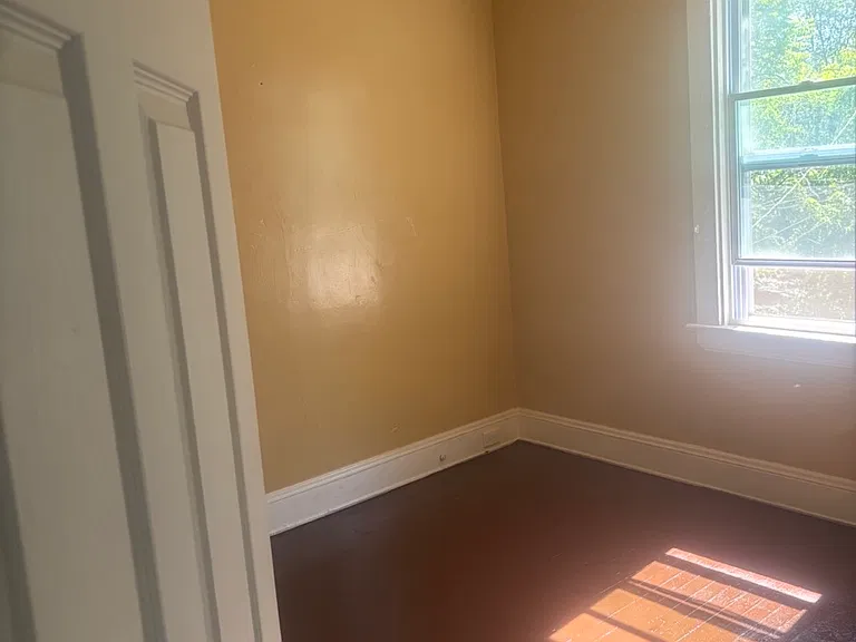2507 E 109th St #D — Photo 11
