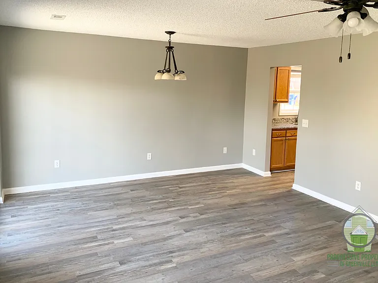 516 Glenlea Ln — Photo 3
