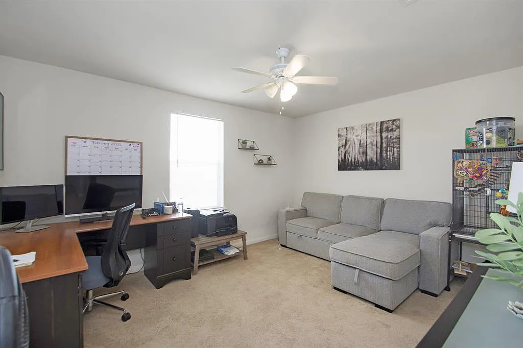 4 bed, 2.5 bath, 2121 sqft, $2,600 — Photo 3