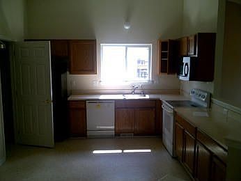 4th image of 2547 Driftwood Dr