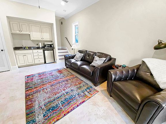 2nd image of 2503 Vineyard Ln