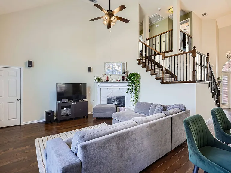 1318 Plum Valley Dr — Photo 4