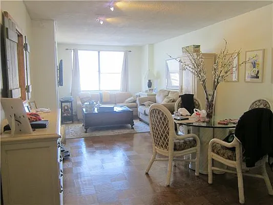 Sold by R New York | media 5