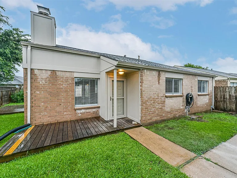 18515 Meadows Way Dr — Photo 28