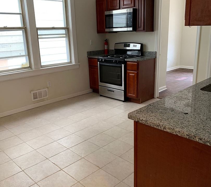 1st image of 20 Salem St #1