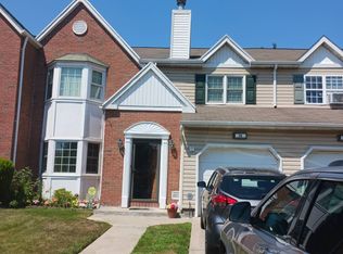25 Bayview Ct, Inwood, NY 11096