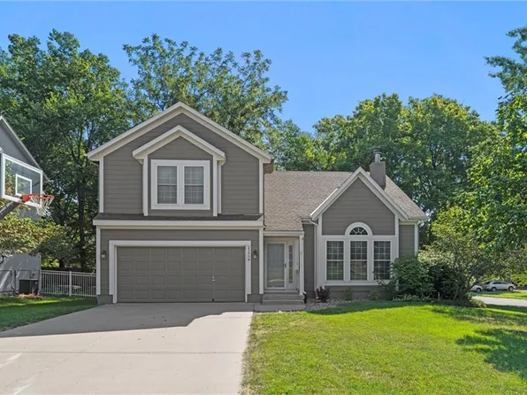 21894 S Roosevelt St, Spring Hill, KS 66083
