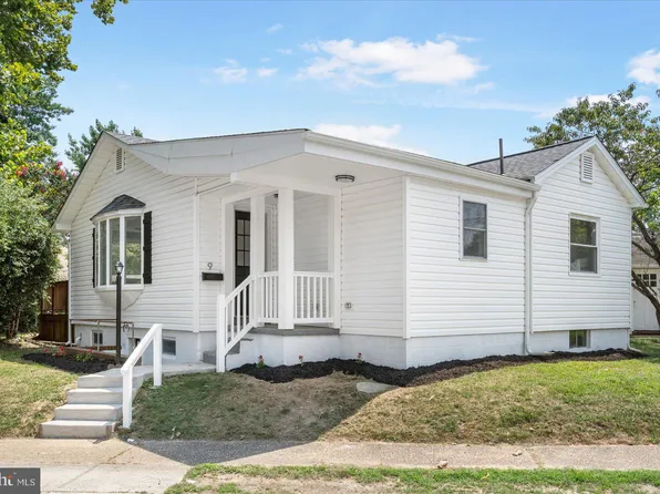 9 Elm Dr, Middle River, MD 21220