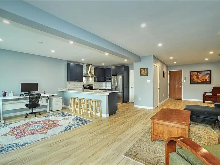320 Fort Duquesne Blvd #12M — Photo 7