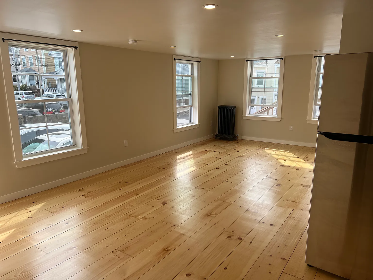 3 bed, 1000 sqft, $3,000 — Photo 3