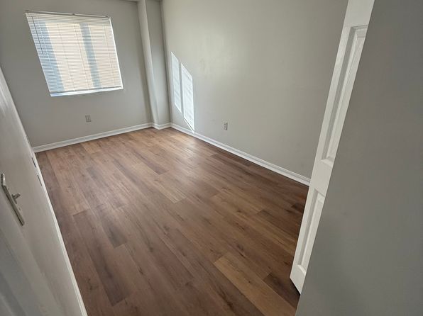 151 Newington Ave #12
