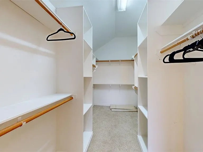 4307 Spring Hill Dr — Photo 16