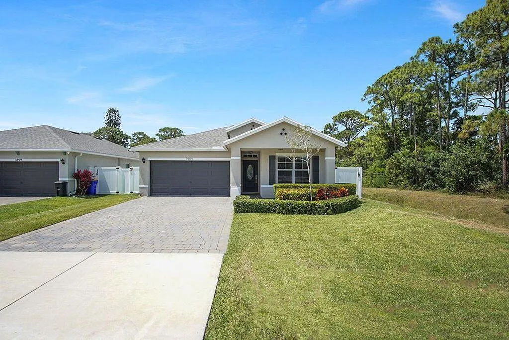 4 bed, 2.0 bath, 1730 sqft, $3,900 — Photo 2
