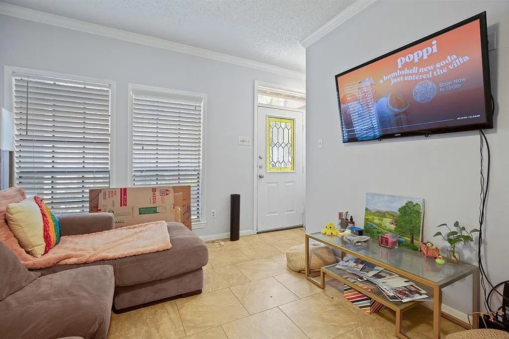 2 bed, 2.0 bath, 800 sqft, $2,000 — Photo 1