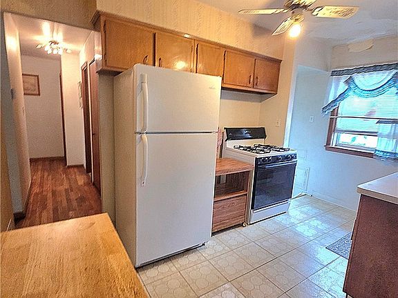 5th image of 6040 W 54th St