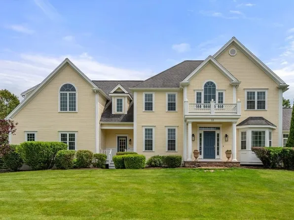 33 Garrett Rd, North Attleboro, MA 02760