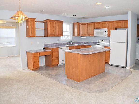4th image of 105 Lavine St